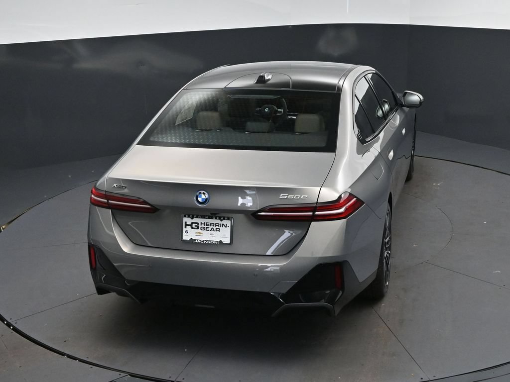 New 2027 BMW 550e xDrive w/ Premium Package AWD/4WD image 34