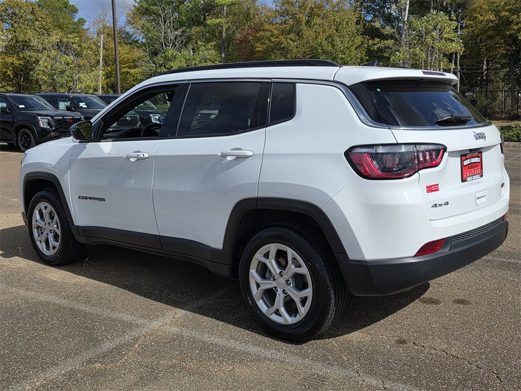 Used 2024 Jeep Compass Latitude image 6