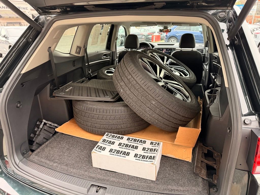 Used 2021 Volkswagen Atlas SEL Premium image 13