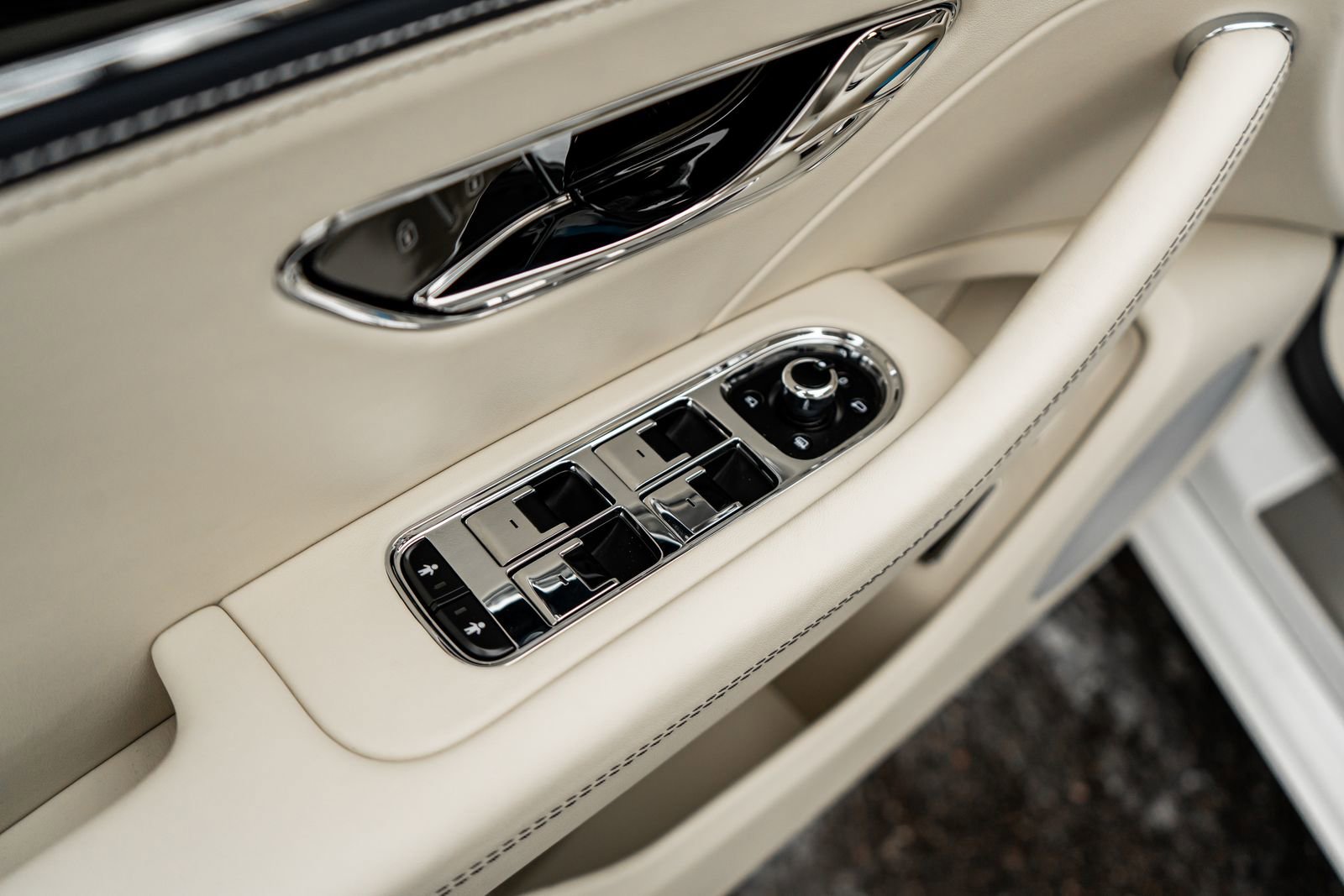 New 2026 Bentley Flying Spur Plug-In Hybrid image 25