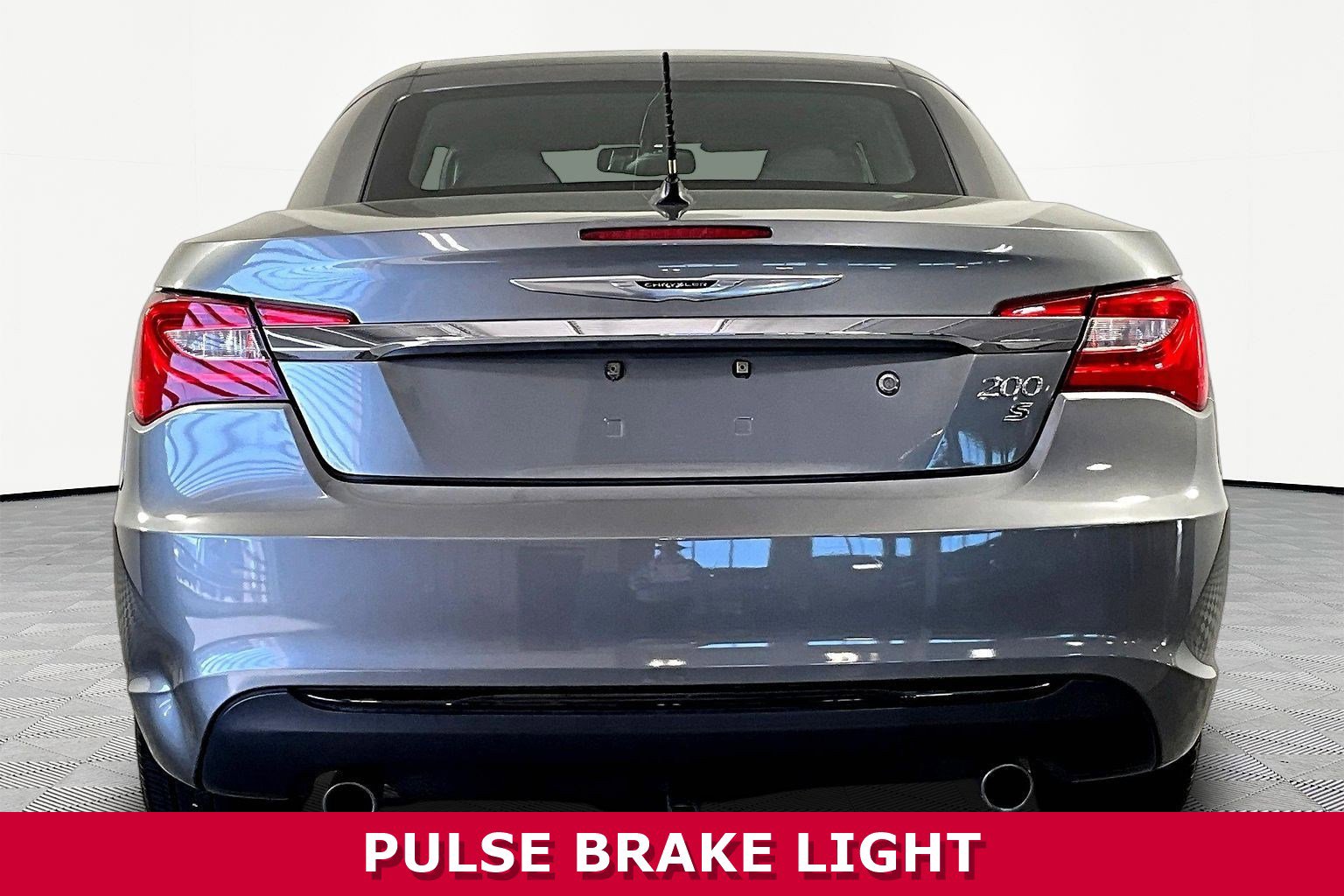 Used 2011 Chrysler 200 S FWD image 5