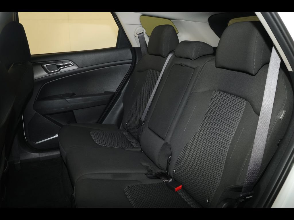 Used 2025 Kia Sportage LX FWD image 26