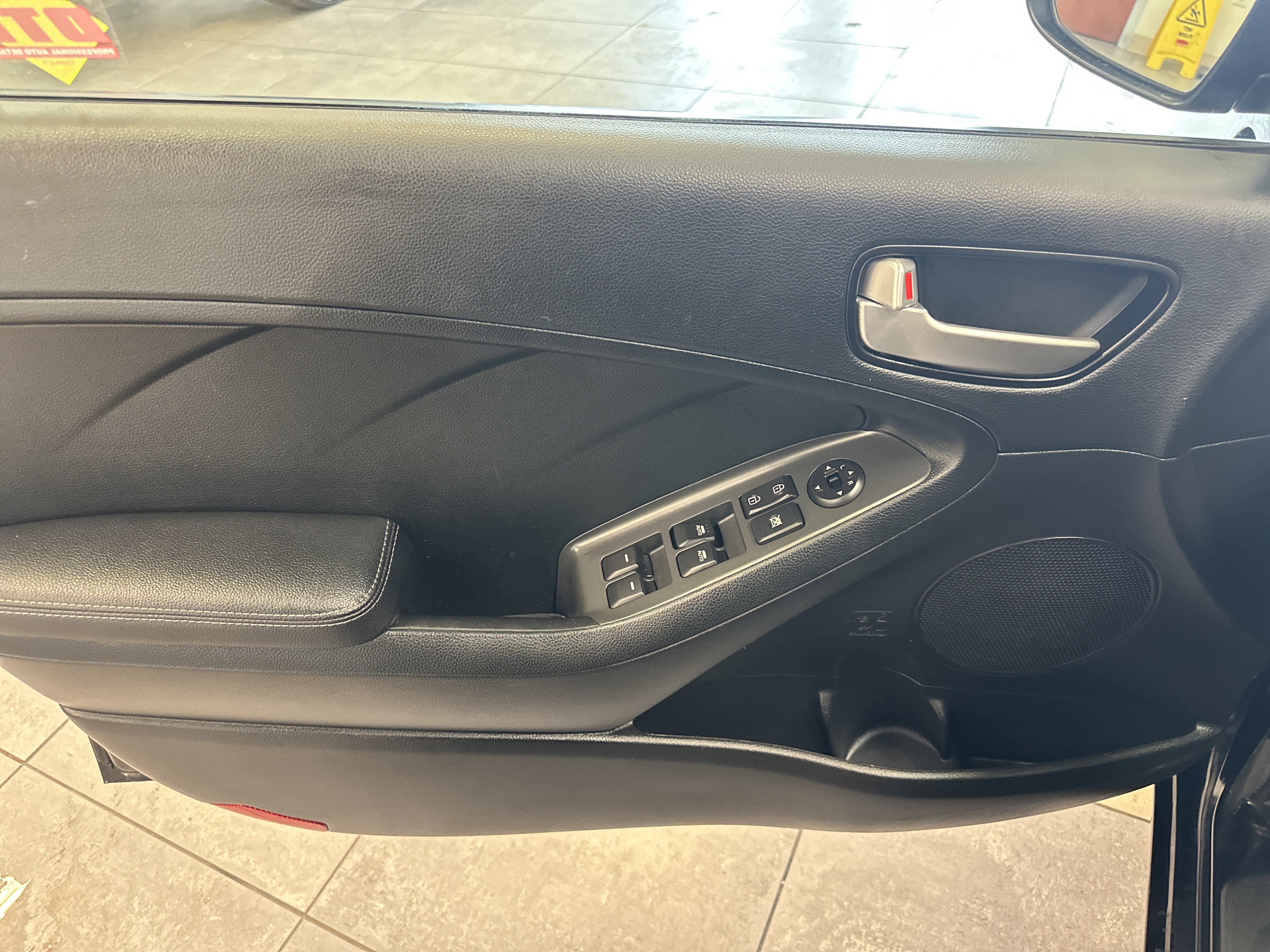 Used 2017 Kia Forte LX image 19