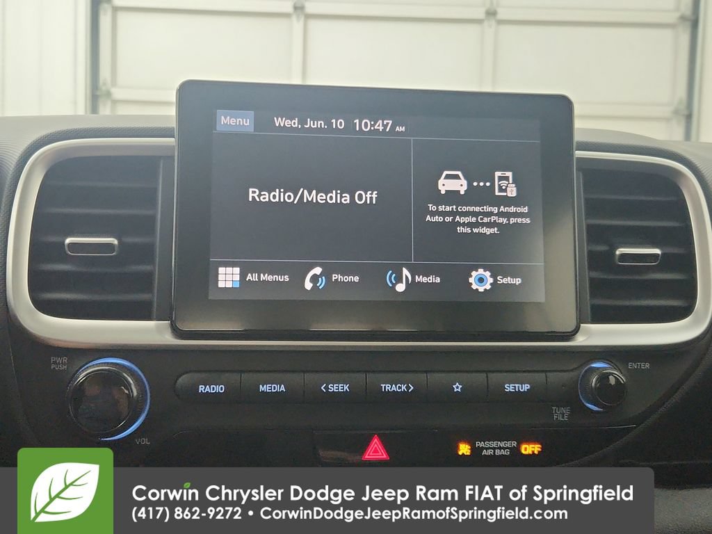 Used 2025 Hyundai Venue SEL FWD image 23