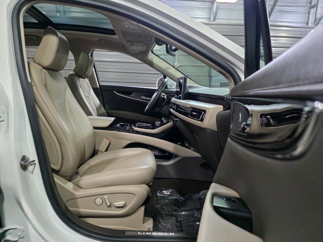 Used 2021 Lincoln Nautilus Reserve image 14