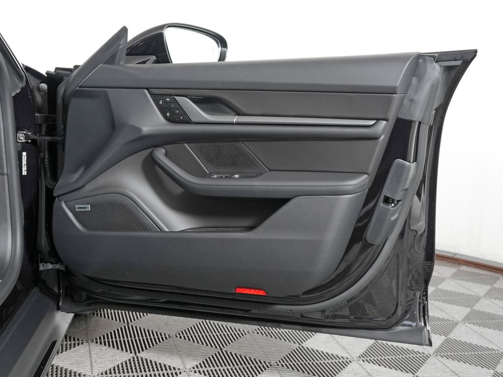 New 2026 Porsche Taycan 4S AWD/4WD image 38