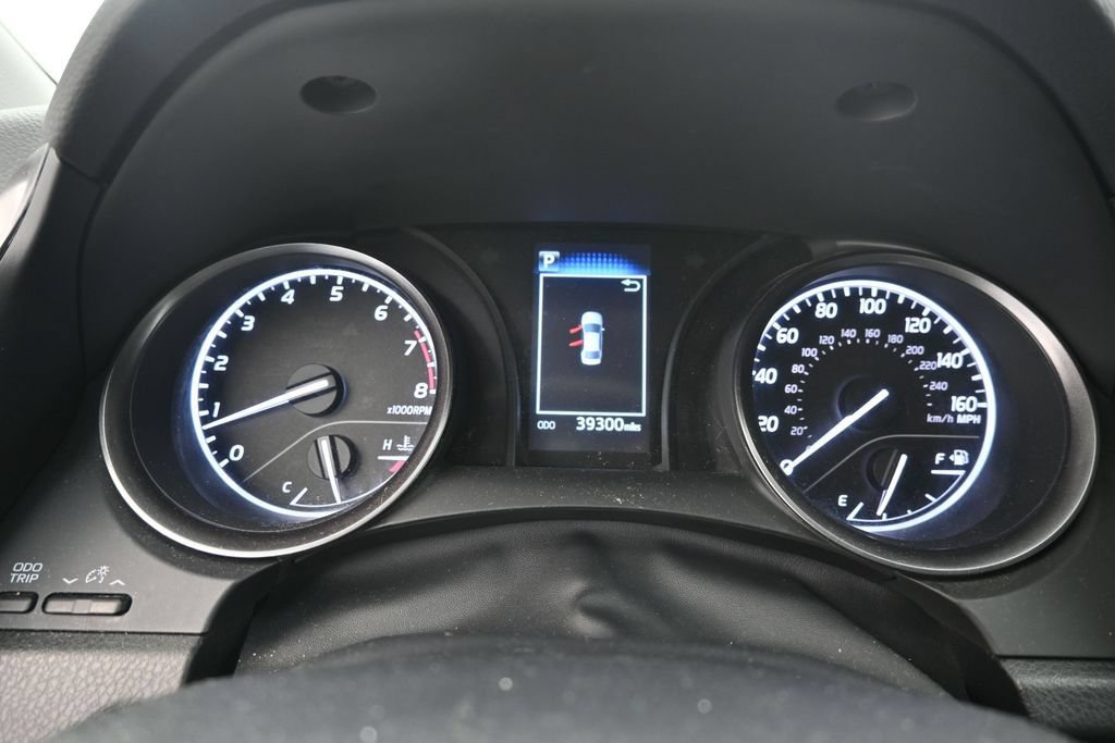 Used 2023 Toyota Camry SE FWD image 11
