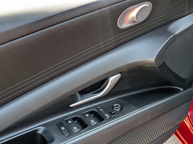 Used 2025 Hyundai Elantra Blue image 9