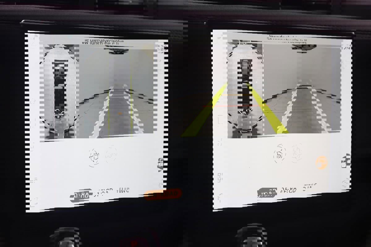 Used 2022 Land Rover Defender 110 SE image 10