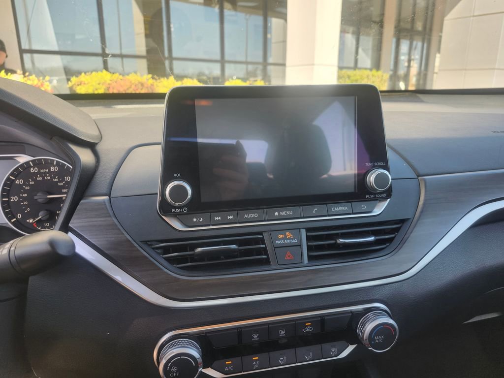 Used 2024 Nissan Altima 2.5 SV image 10