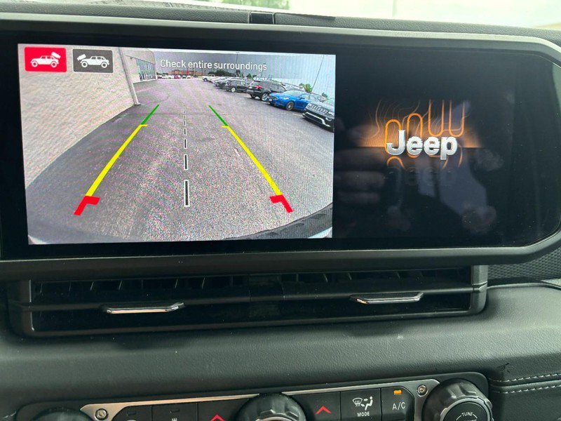Used 2026 Jeep Wrangler Unlimited Rubicon w/ Technology Group AWD/4WD image 25
