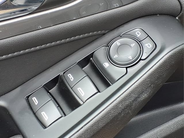 Used 2023 Chevrolet Traverse LT FWD image 17