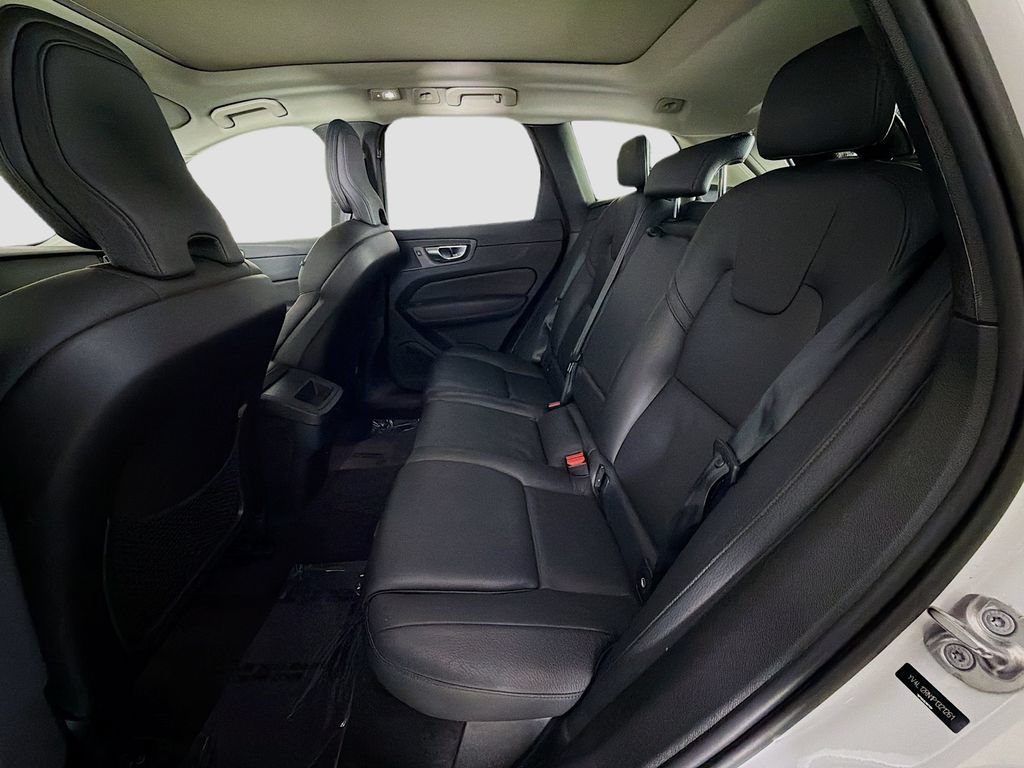 Used 2023 Volvo XC60 B5 Plus AWD/4WD image 25