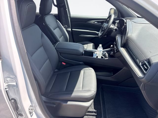 Used 2025 Chevrolet Traverse LT FWD image 27