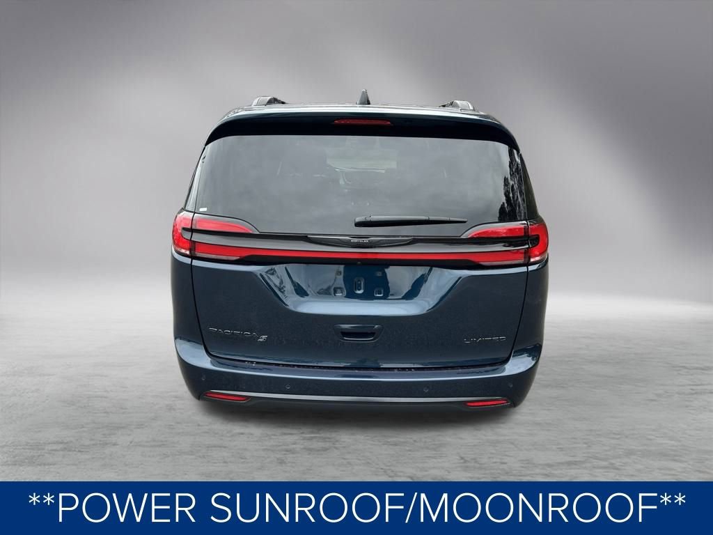 Used 2025 Chrysler Pacifica Limited image 6