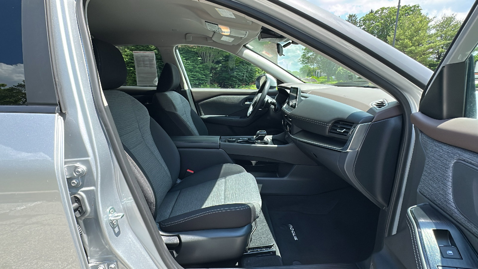 Certified 2023 Nissan Rogue SV image 22