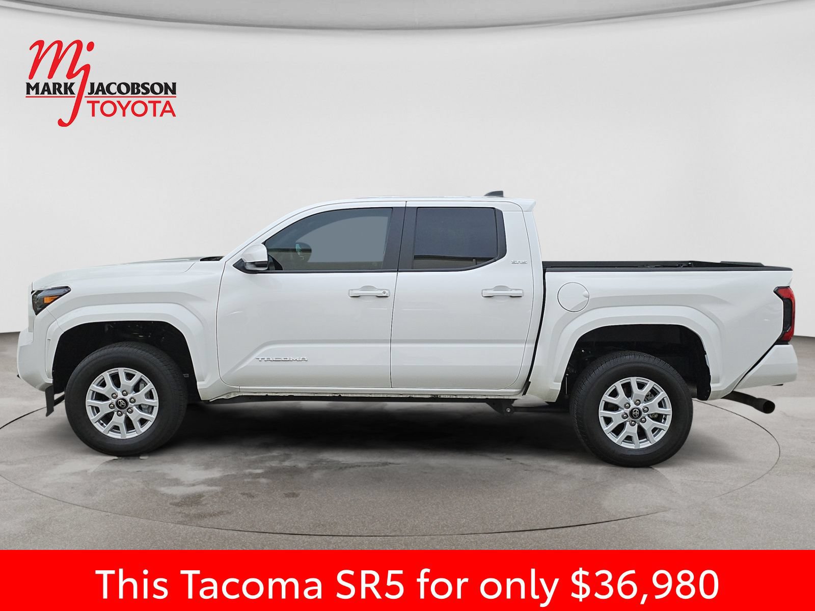 Used 2024 Toyota Tacoma SR5 AWD/4WD image 15