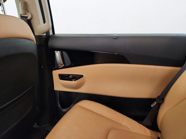 Used 2024 Kia Carnival EX FWD image 25
