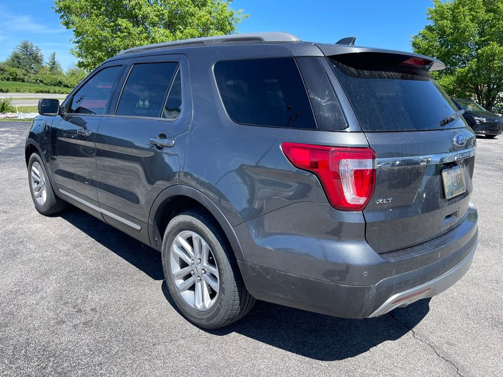 Used 2017 Ford Explorer XLT FWD image 4