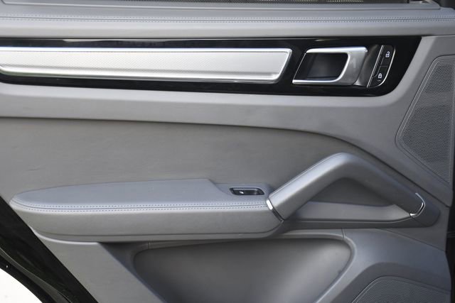 Used 2022 Porsche Cayenne Platinum Edition image 29