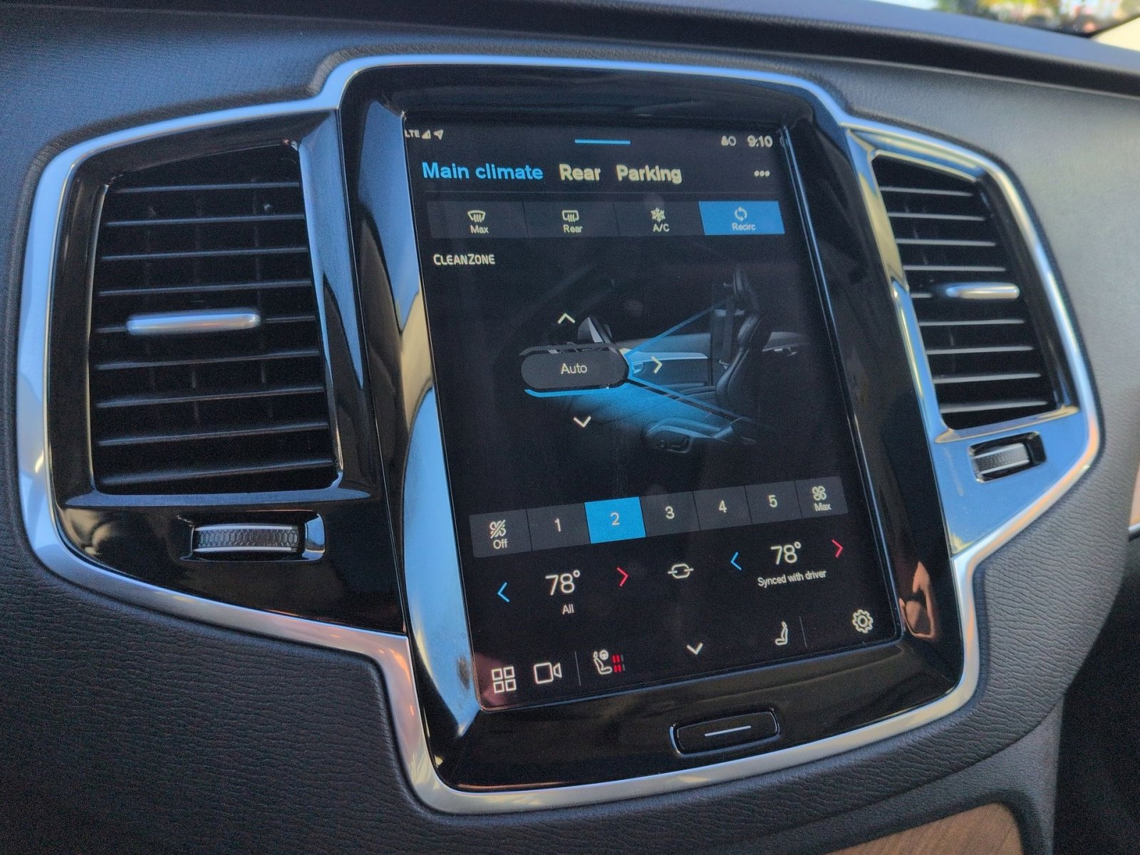 Used 2024 Volvo XC90 B6 Plus image 21