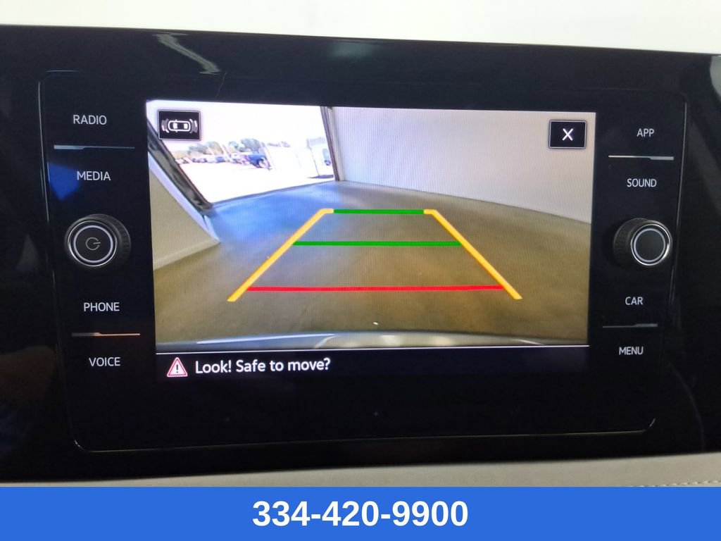 Used 2025 Volkswagen Taos SE w/ Panoramic Sunroof Package image 11