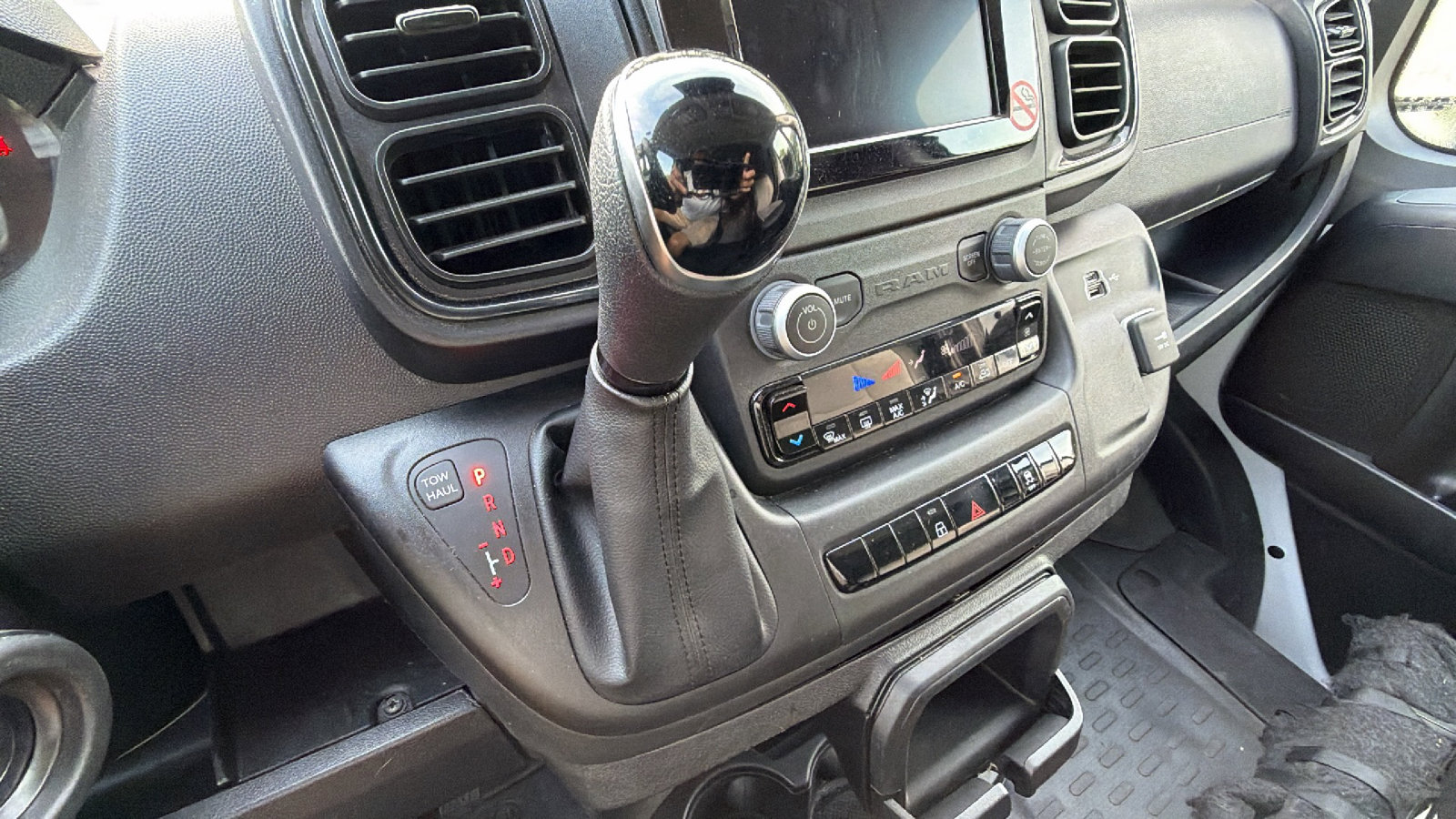 Used 2024 RAM ProMaster 2500 w/ Convenience Group FWD image 26