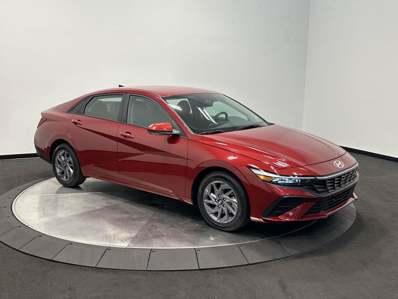 Certified 2024 Hyundai Elantra SEL FWD image 2