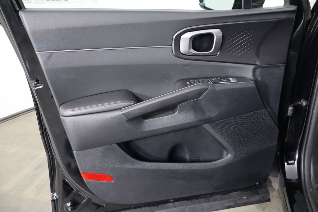Used 2025 Kia Sorento LX image 20