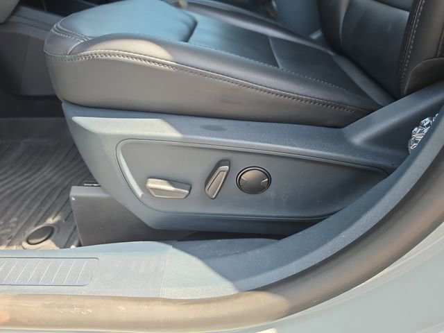Used 2024 Ford Maverick Lariat w/ Black Appearance Package FWD image 17
