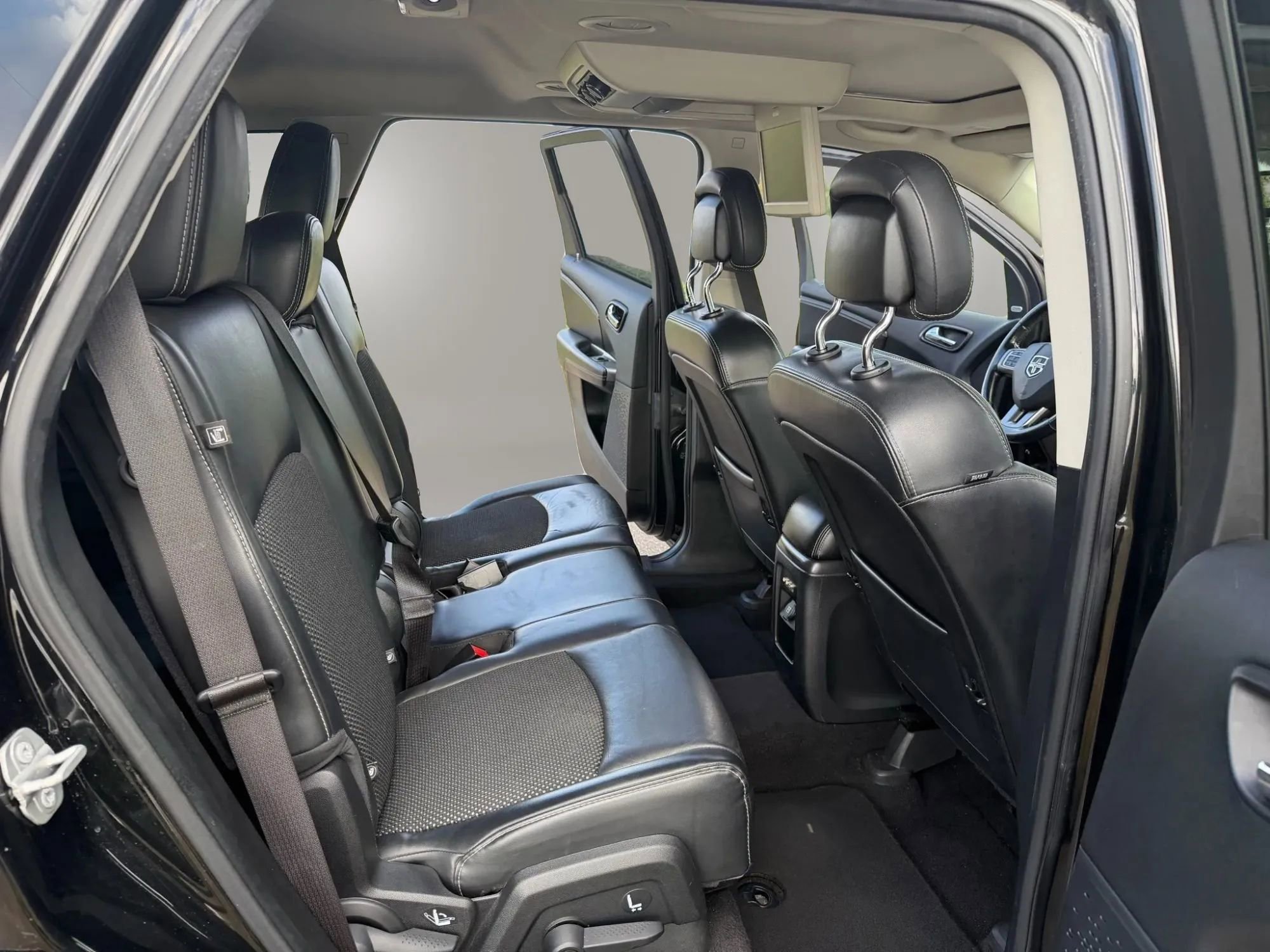 Used 2020 Dodge Journey Crossroad w/ Popular Equipment Group image 17