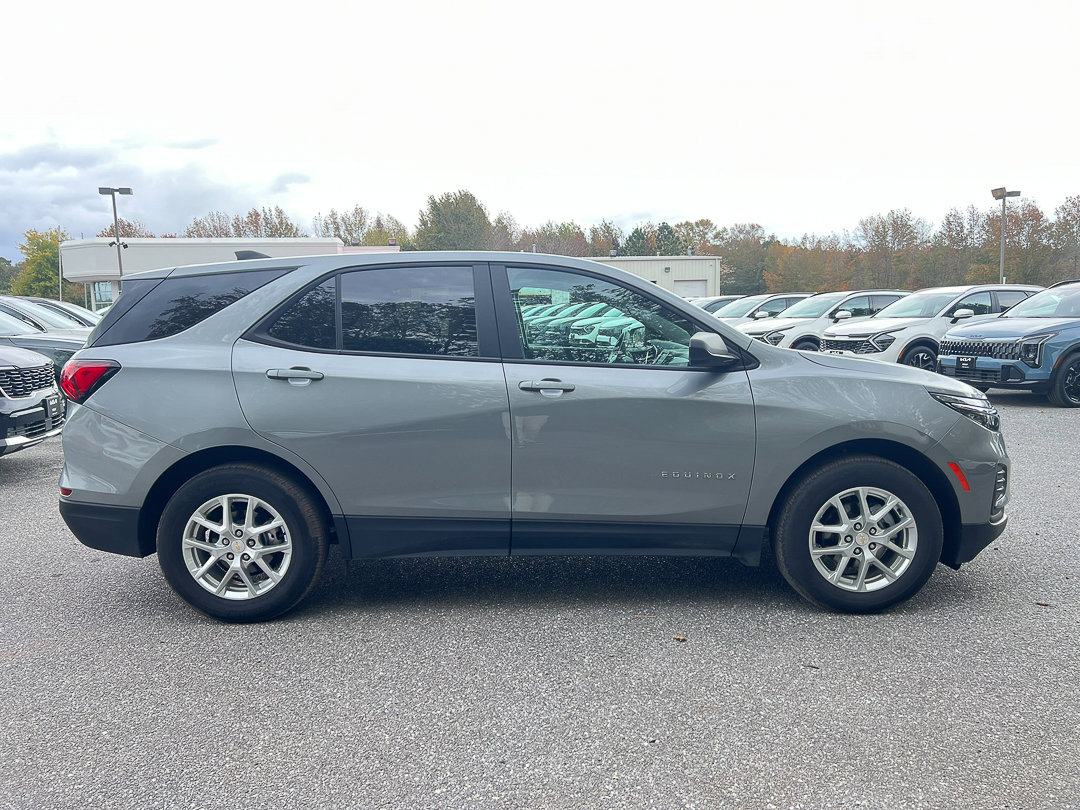 Used 2023 Chevrolet Equinox LS w/ LS Convenience Package image 7