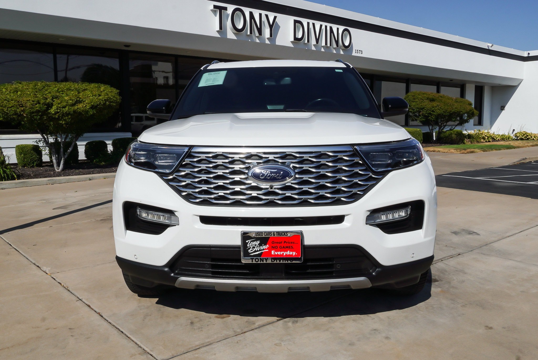 Used 2021 Ford Explorer Platinum w/ Equipment Group 601A AWD/4WD image 3