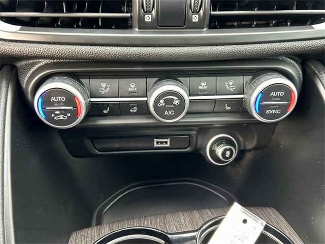 Used 2022 Alfa Romeo Giulia Ti image 21