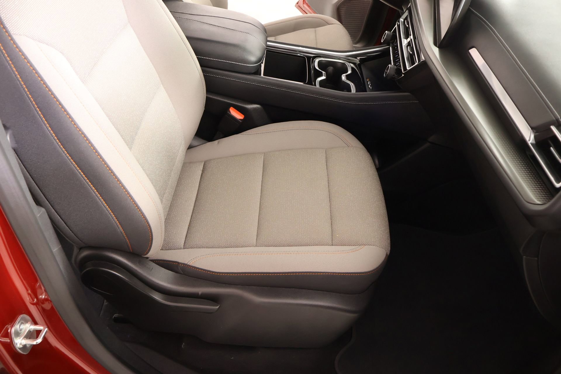 Used 2025 Chevrolet Traverse LT w/ Sun and Wheel Package image 13