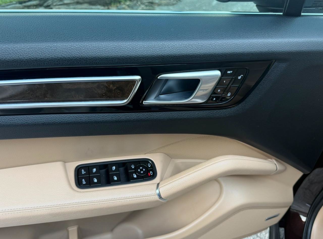 Used 2019 Porsche Cayenne AWD/4WD image 9