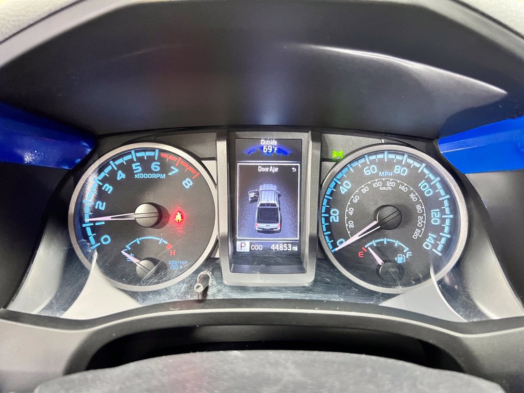 Used 2017 Toyota Tacoma TRD Sport AWD/4WD image 22