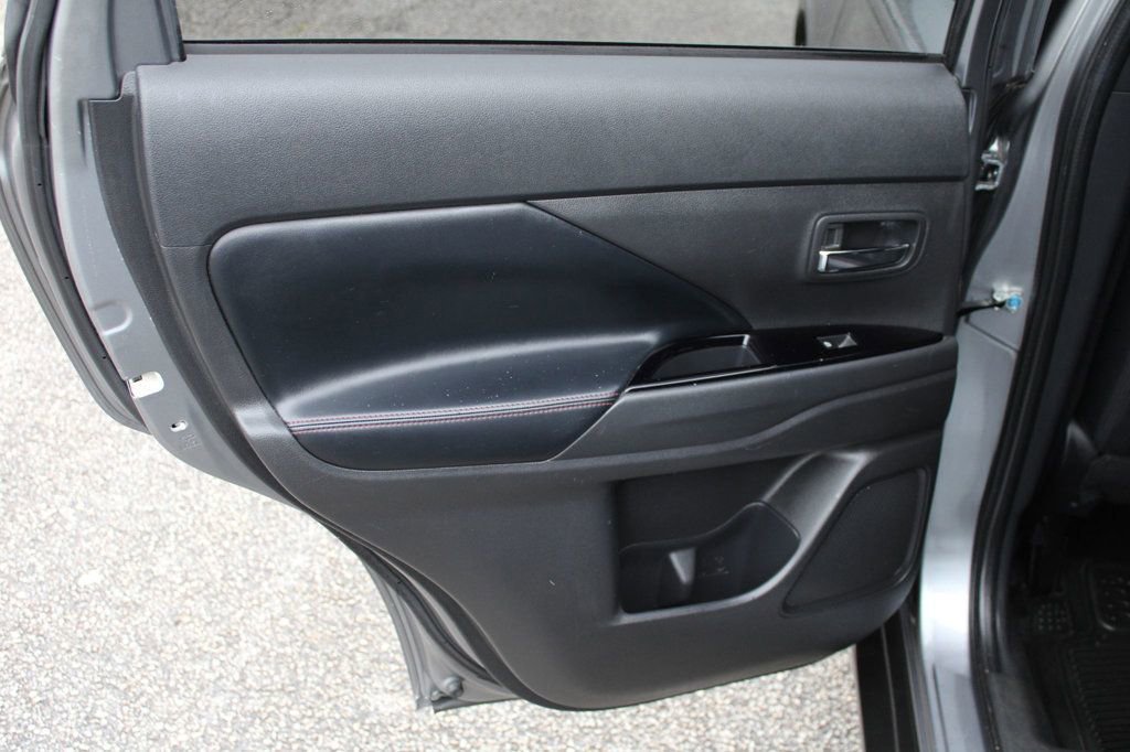 Used 2020 Mitsubishi Outlander LE image 25