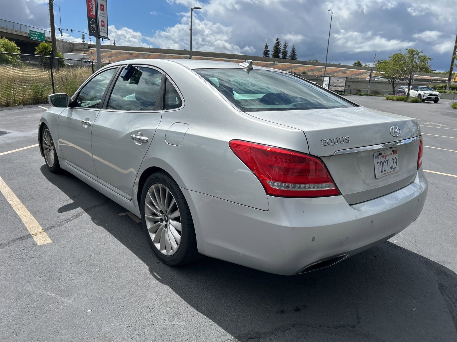 Used 2014 Hyundai Equus Signature RWD image 3