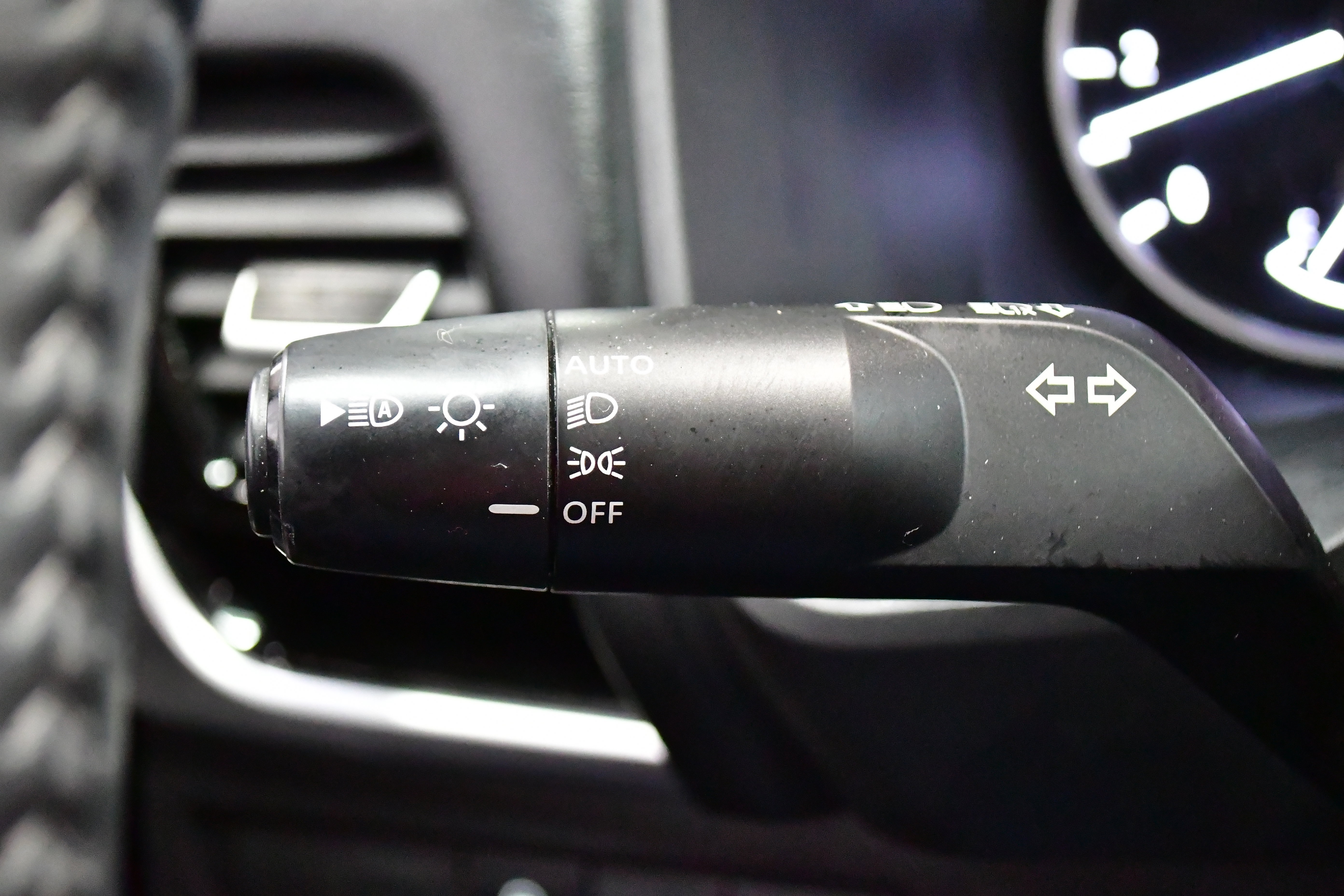 Used 2023 Nissan Rogue SL image 31