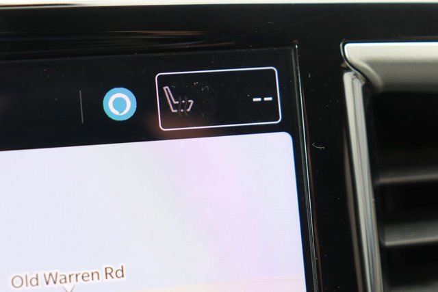 Used 2024 Chrysler Pacifica Select image 18