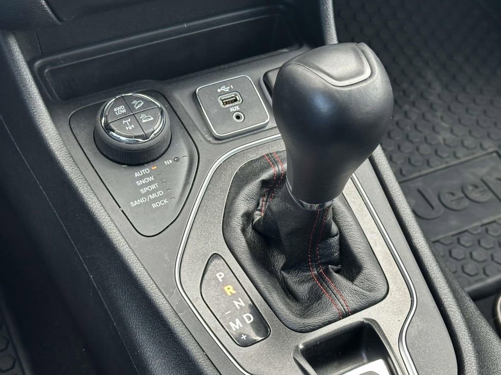 Used 2022 Jeep Cherokee Trailhawk w/ Comfort/Convenience Group image 29