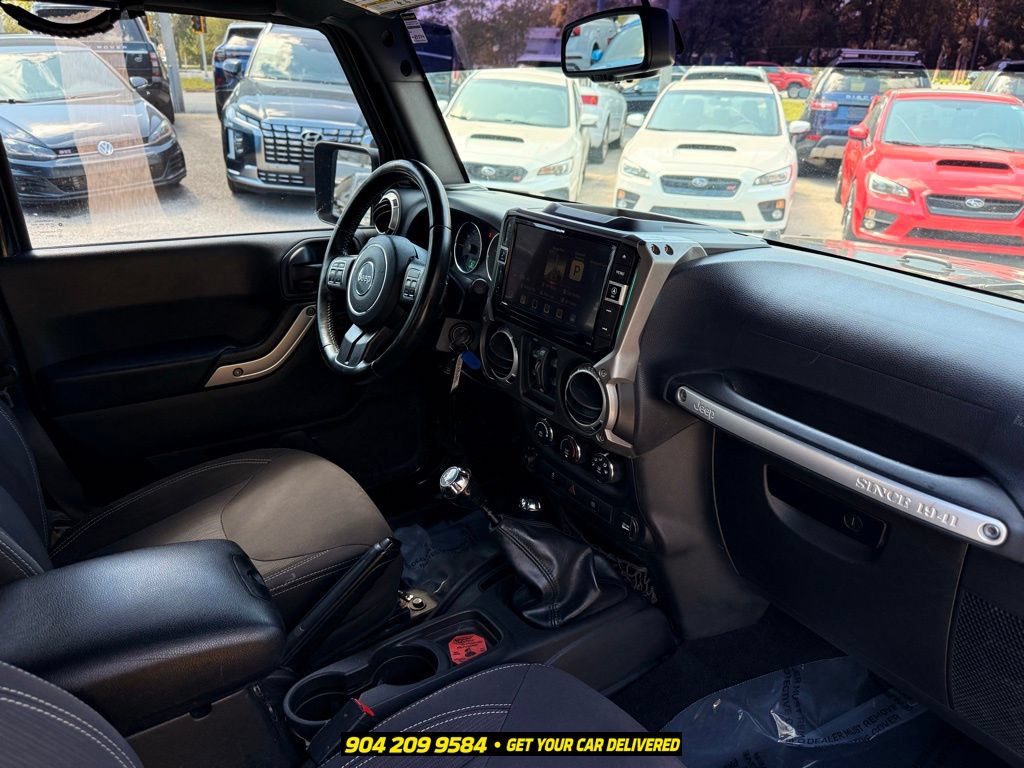 Used 2017 Jeep Wrangler Unlimited Rubicon w/ Connectivity Group AWD/4WD image 35