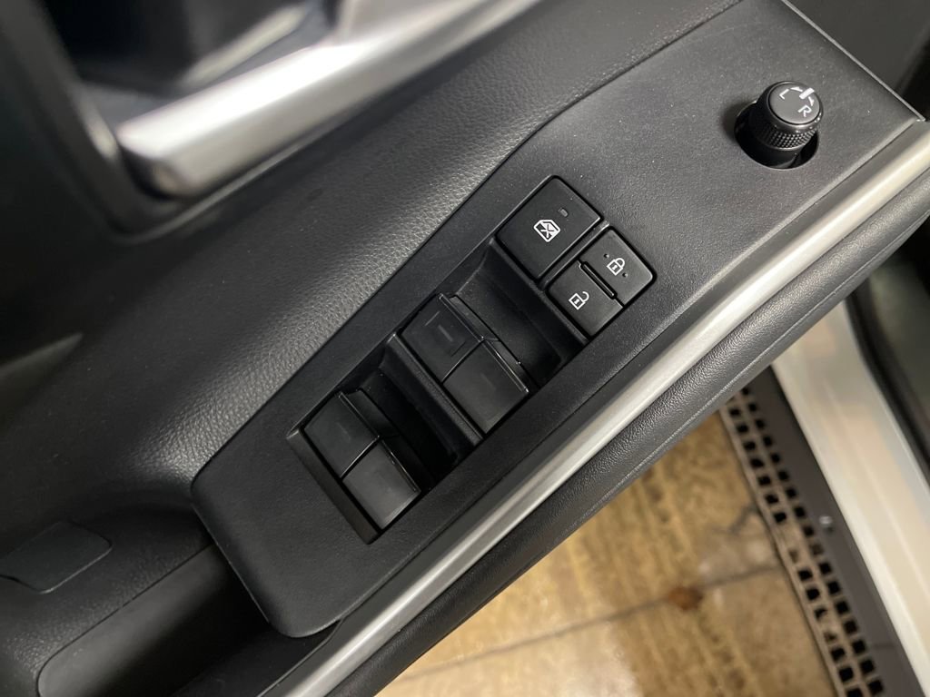 Used 2023 Toyota Highlander XLE image 11