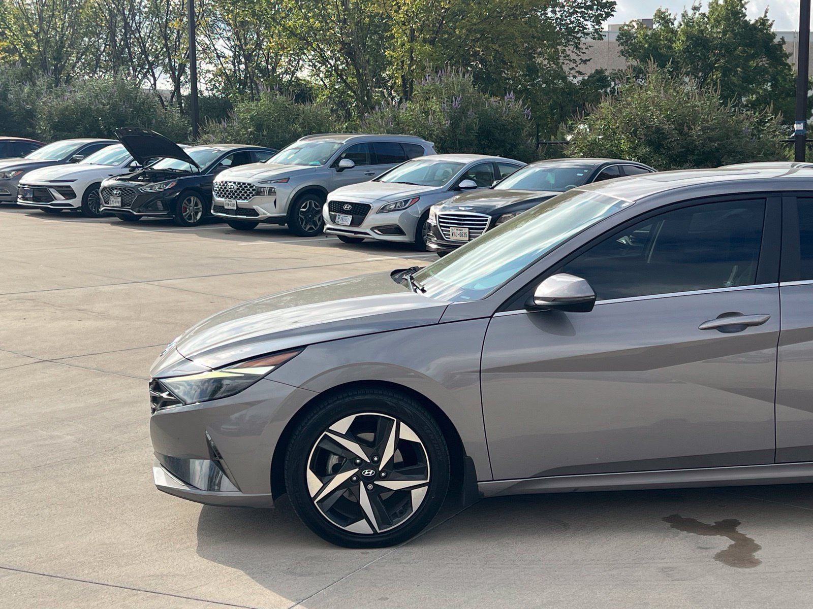 Used 2022 Hyundai Elantra Limited FWD image 7