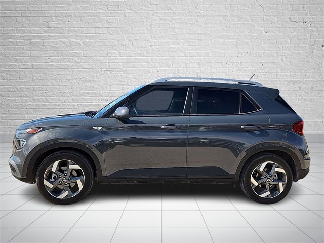 Used 2024 Hyundai Venue SEL image 2
