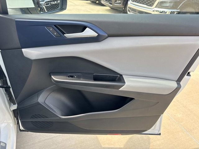 Used 2023 Volkswagen Taos SE FWD image 16