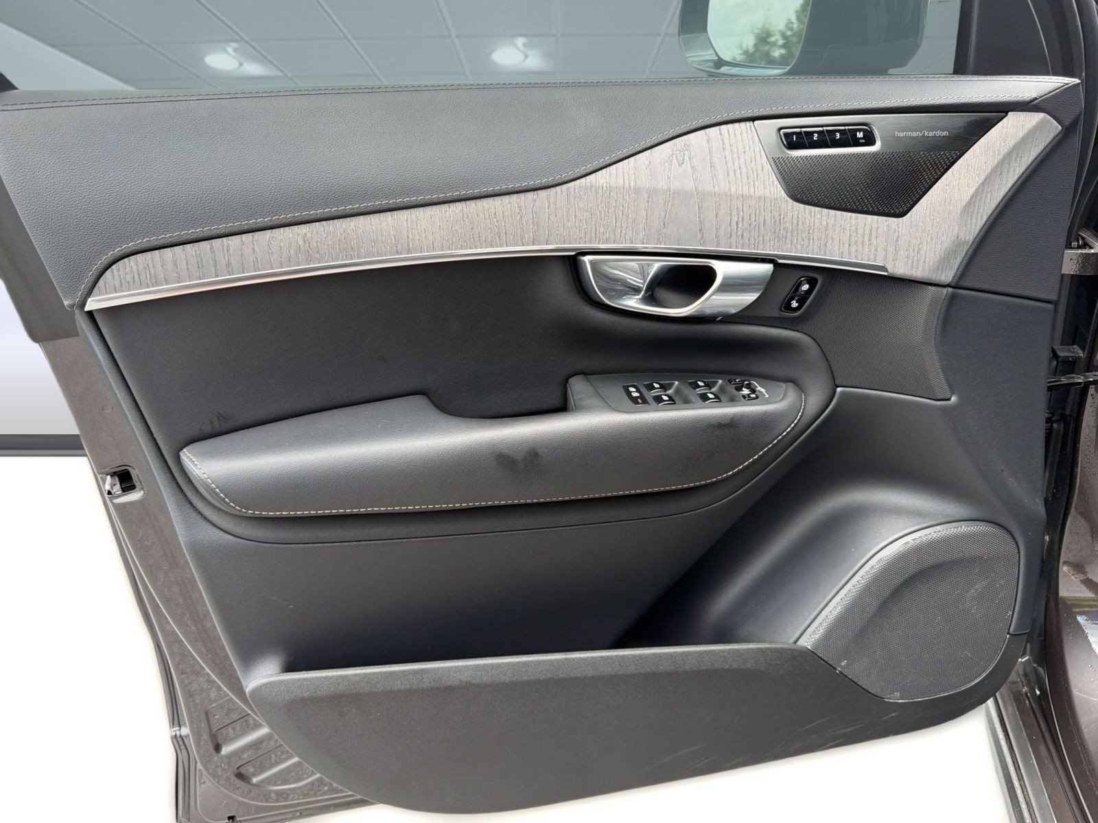 Certified 2023 Volvo XC90 T8 Ultimate AWD/4WD image 21