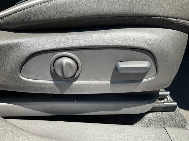 Used 2025 Buick Encore GX Avenir w/ Avenir Technology Package AWD/4WD image 21