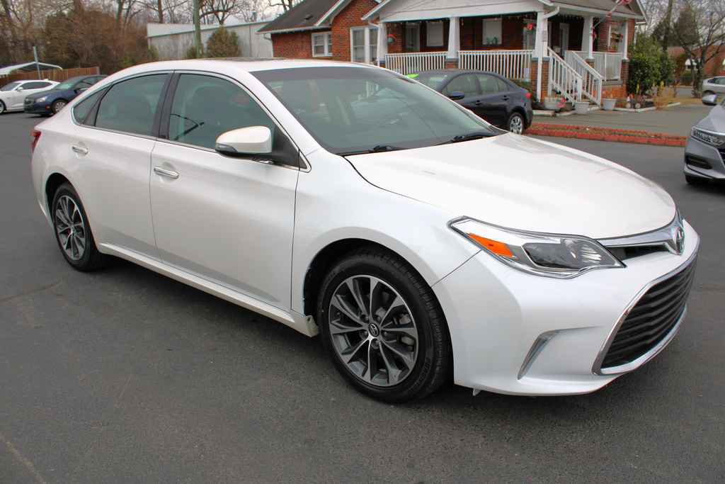 Used 2016 Toyota Avalon XLE Premium image 4